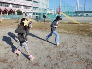 【竹ぽっくりを作って遊ぼう！】